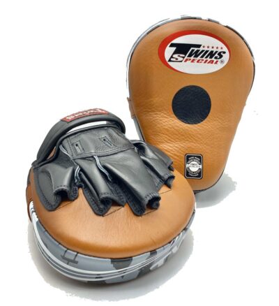 TWINS SPECIAL Curved Focus Mitts PML-10 - Image 7